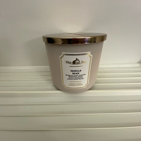 BBW 3 wick Vanilla Bean candle, New. - Picture 5 of 6